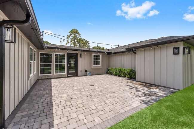 Building Photo - 5521 Lincrest Ln