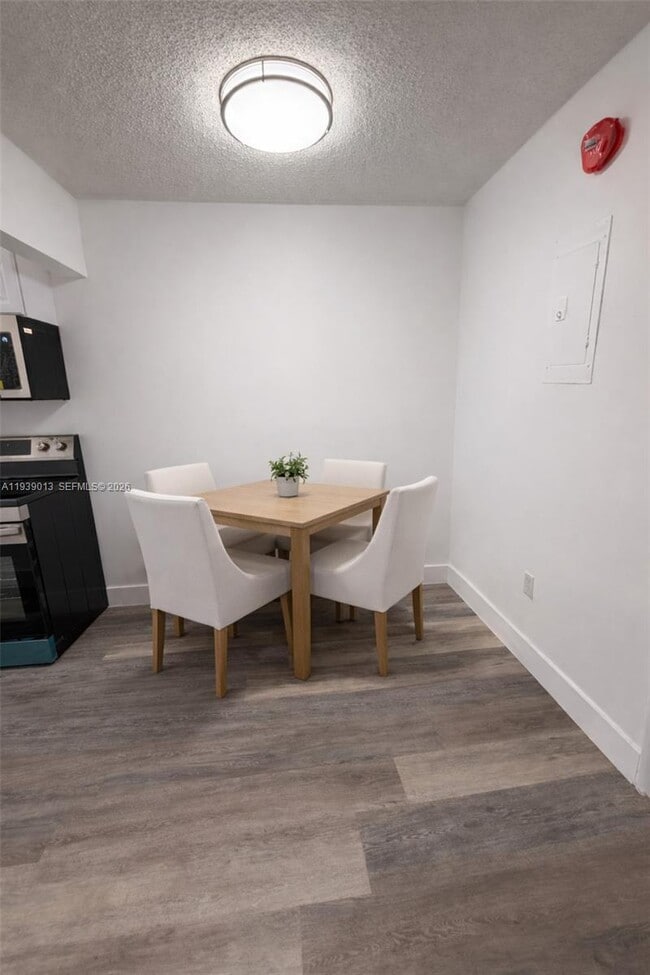 Building Photo - 415 NE 2nd St