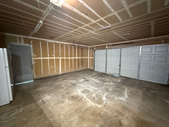 Building Photo - Spacious 4bed 2bath home in the Rio Linda/...