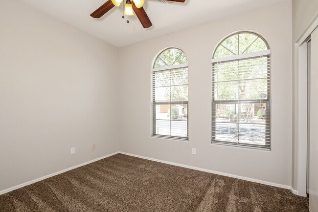 Building Photo - 15423 W Poinsettia Dr