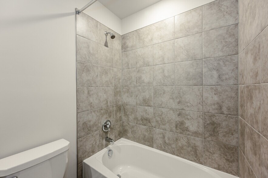 Building Photo - 8757 Whitman Dr