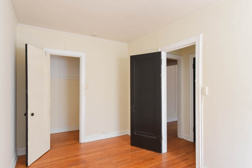 Building Photo - 1211 W Elmdale Ave