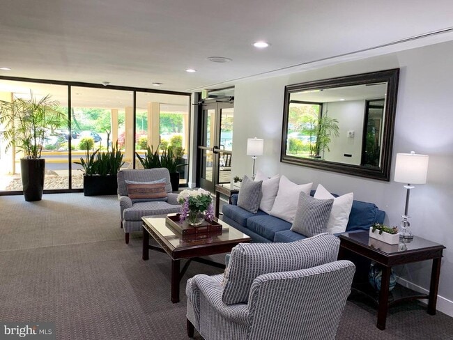 Building Photo - 600 Roosevelt Blvd