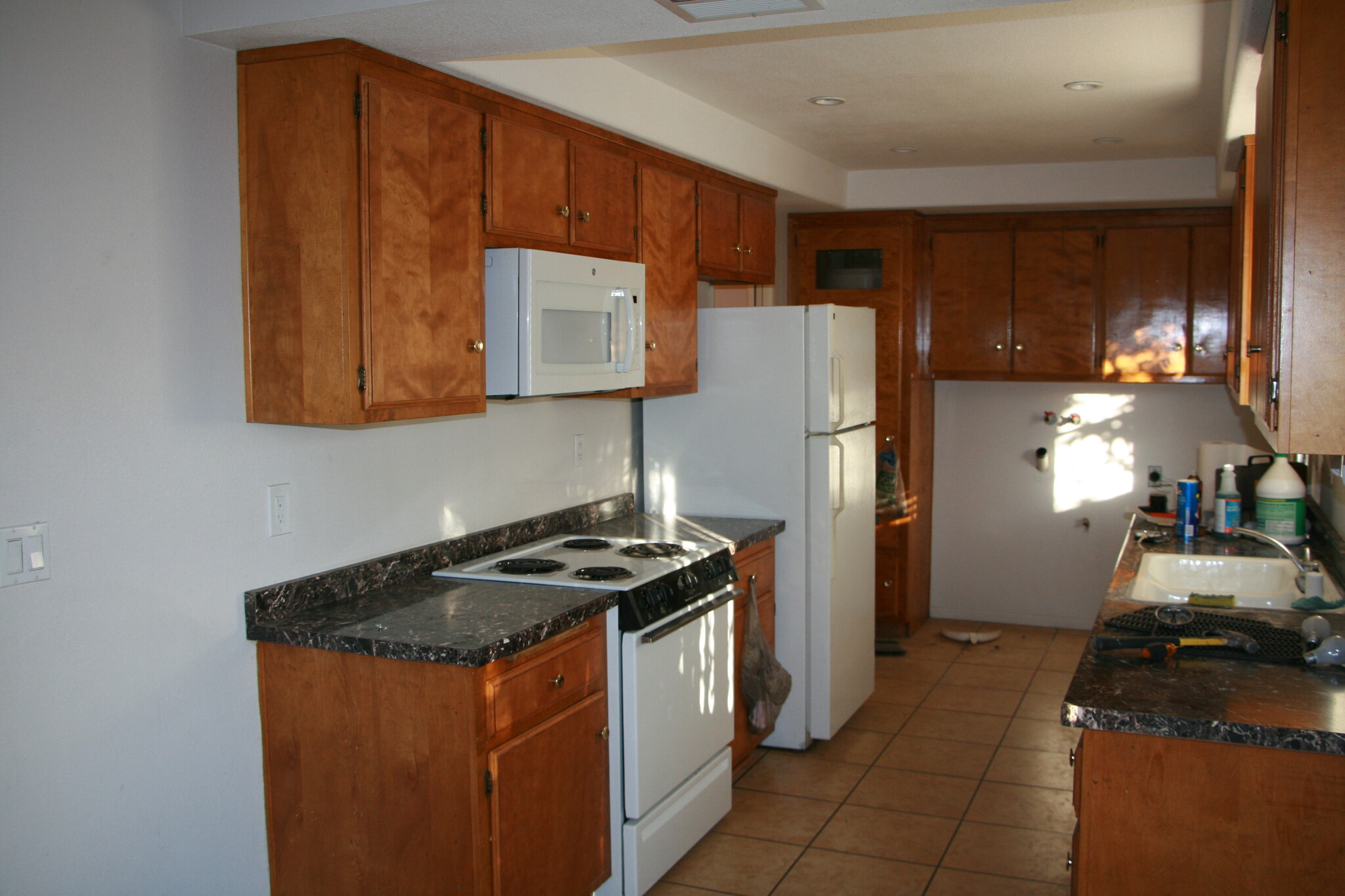 Kitchen - 862 Evergreen St