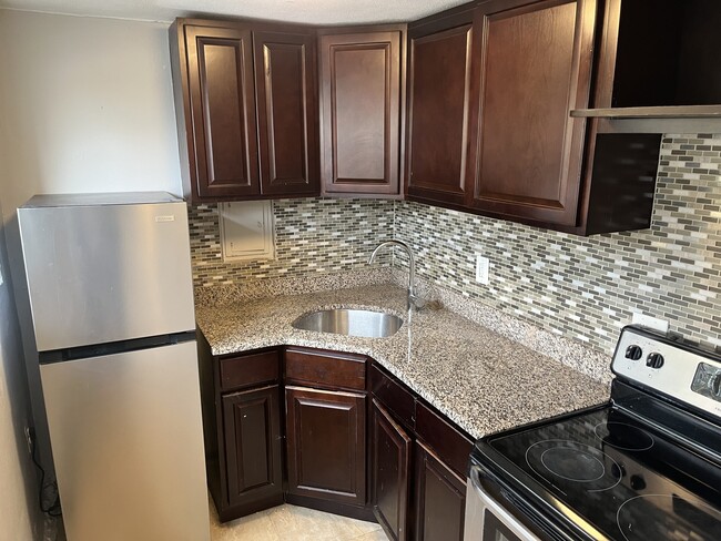 Building Photo - 32 Cook Ave