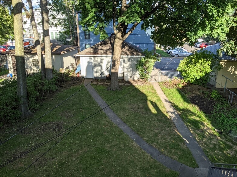Yard And Off-Street Parking - 2509 Pleasant Ave