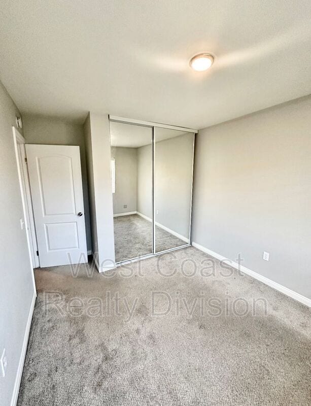 Building Photo - 10635 Aristocrat Ct