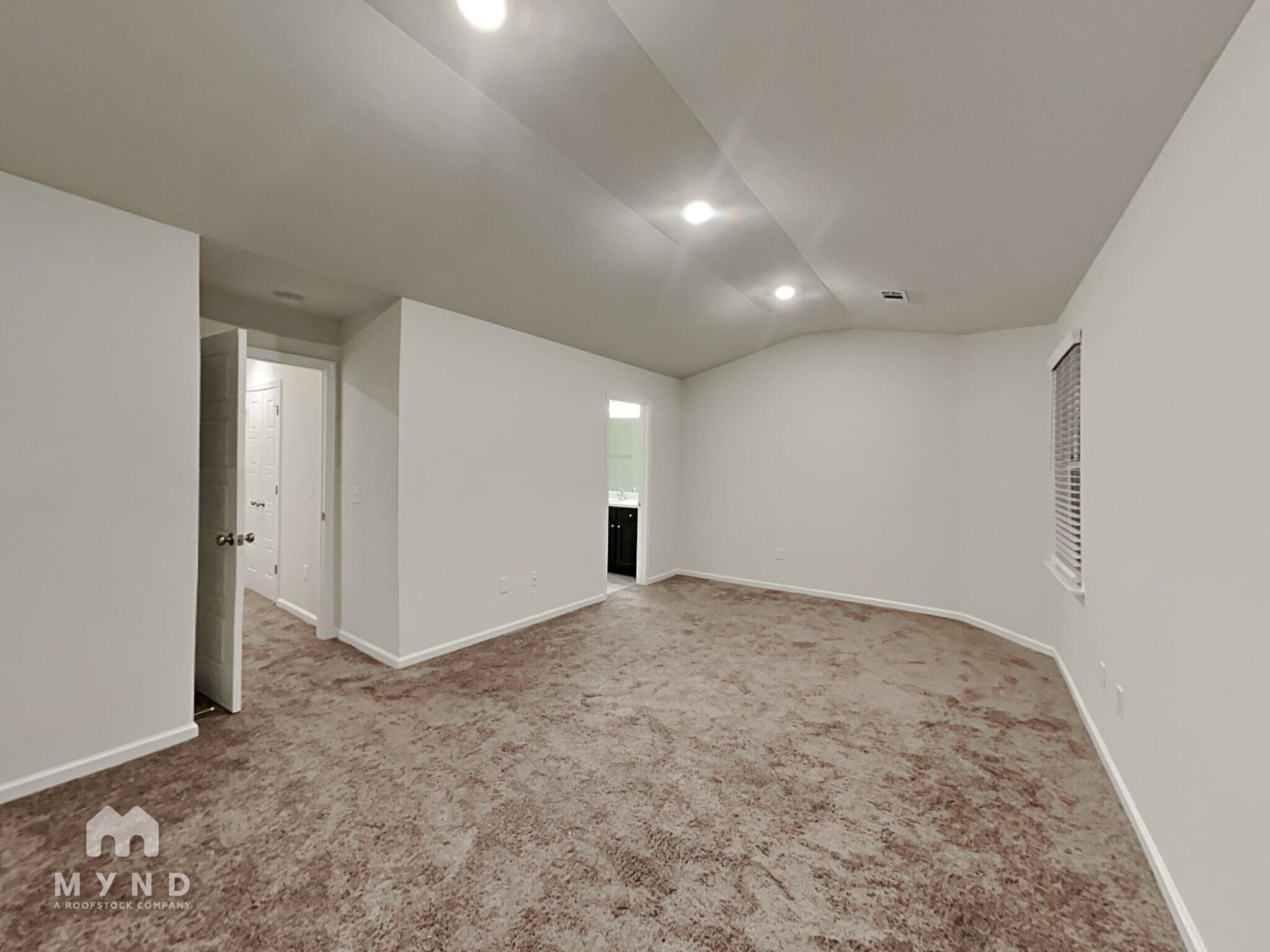 Building Photo - 15 Cardinal Ct