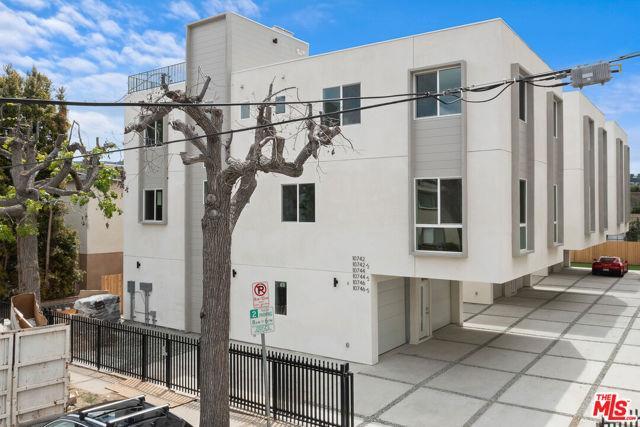 Building Photo - 10746 Hortense St