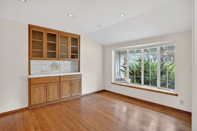 Building Photo - Absolutely Beautiful 4BR 3.5BA 2 Story Home in quiet neighborhood in Los Altos