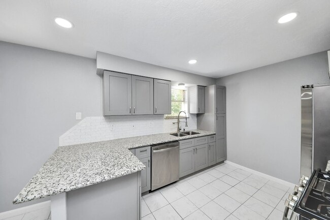 Building Photo - 6031 Dellfern Dr