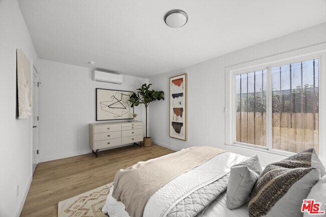 Building Photo - 1510 W 52nd St