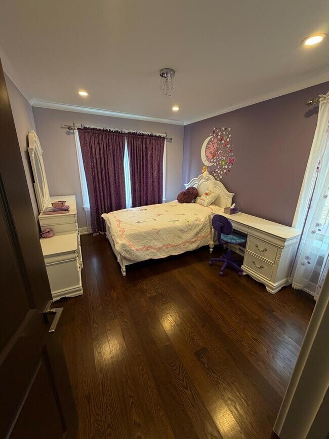 Building Photo - 4N150 Hawthorne Ave