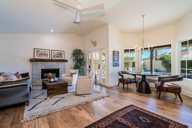 Building Photo - 10511 E Terra Dr