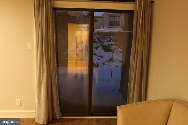 Building Photo - 13 Tulip Ct