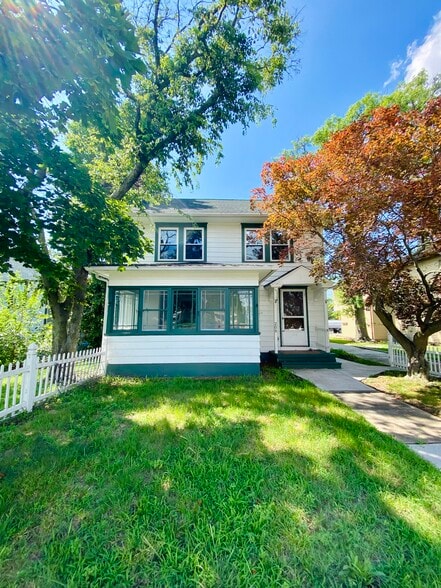 Primary Photo - 208 Gateway Blvd