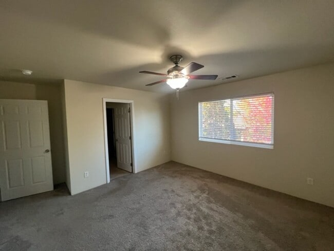 Building Photo - COMING SOON -  3 BEDROOM TOWNHOME W/ GARAGE