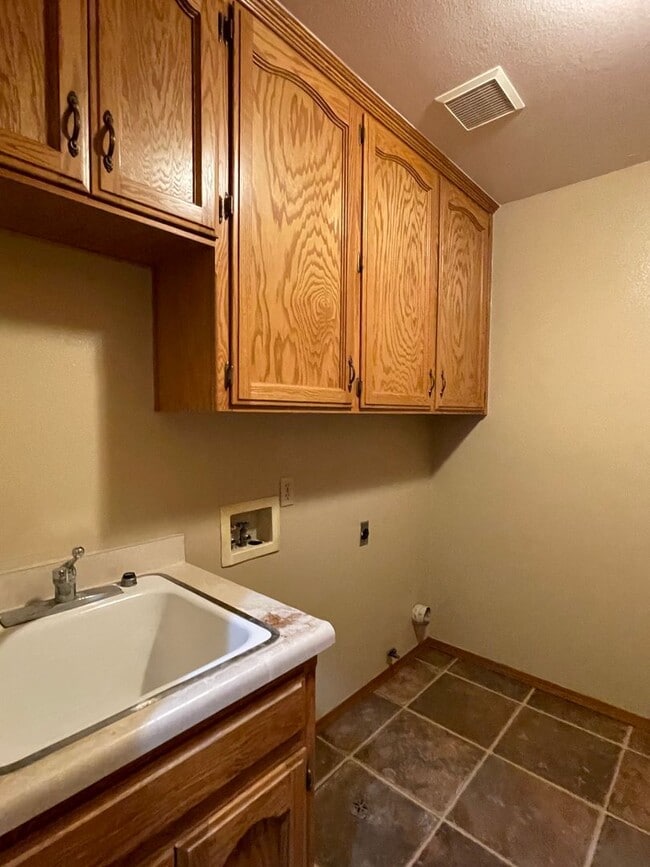 Building Photo - Charming home coming soon in NE Visalia!