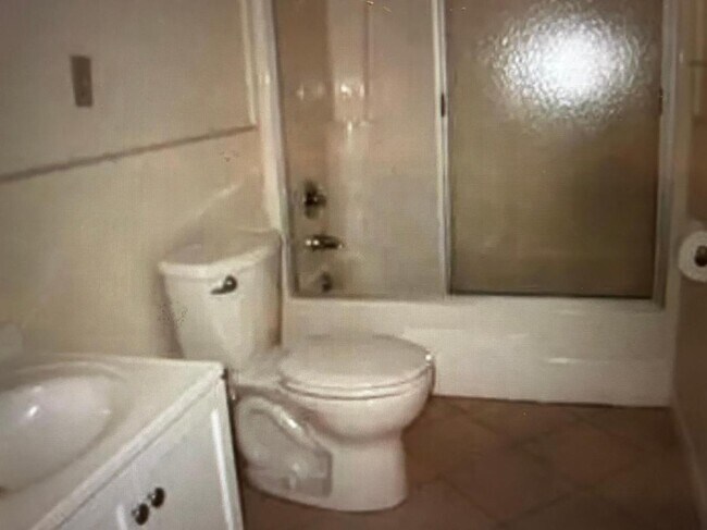 bath2 - 1161 Ursula Ave