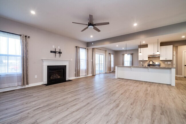Building Photo - 2049 Creswell Dr