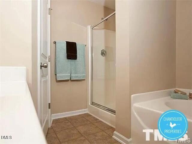 Building Photo - 123 Phantom Ln