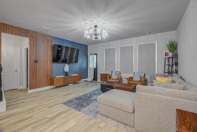 Building Photo - 2319 Gentle Breeze Ln