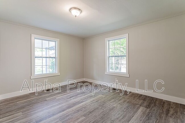 Building Photo - 741 Anderson Dr