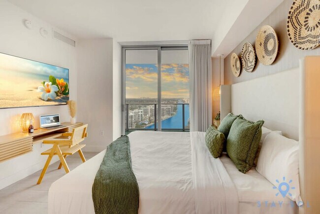 Building Photo - 4010 S Ocean Dr