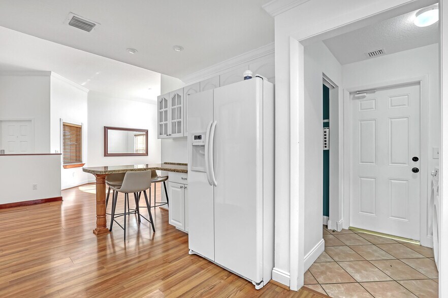 Building Photo - 6817 Barnwell Dr