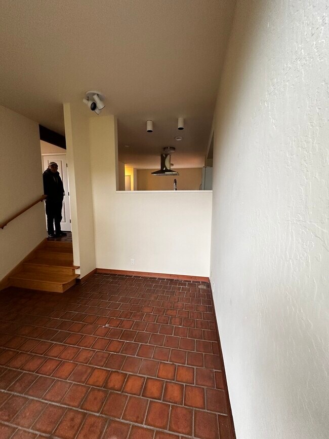 Building Photo - Unique Open living Space in North Berkeley