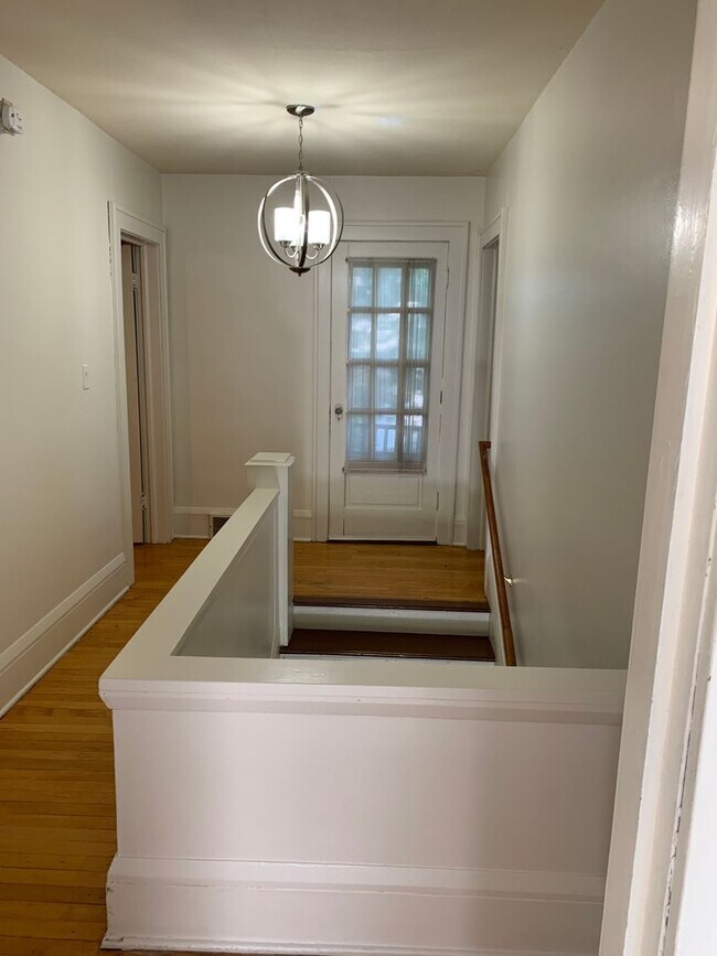 Building Photo - 4 Bedroom 2 Bathroom On the Edge of Dinkyt...