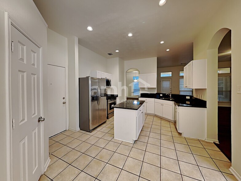 Building Photo - 15207 Henderson Point Dr