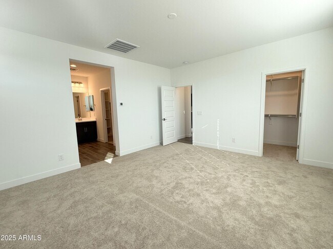 Building Photo - 10203 W Crittenden Ln