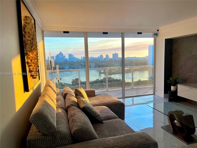 Building Photo - 3701 N Country Club Dr