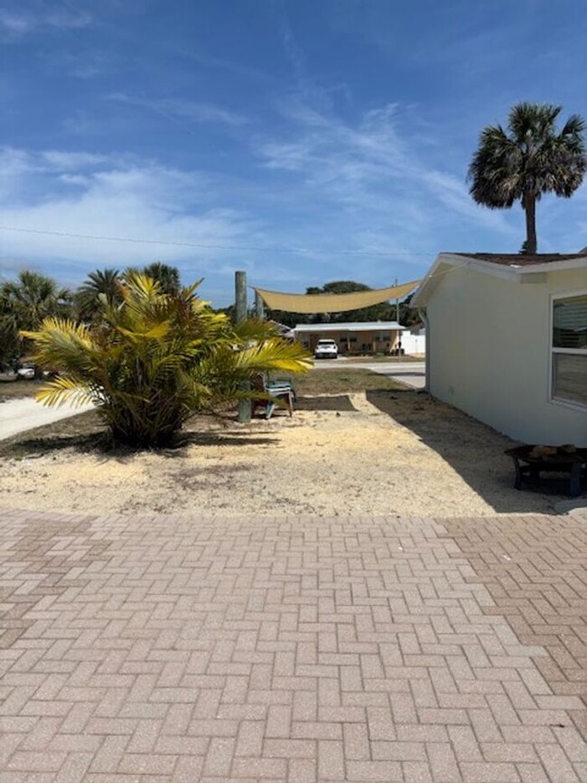 Building Photo - BEACH LIFE! 3/2 HOME FOR LEASE BEACHSIDE!