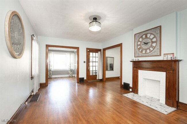 Building Photo - 2083 Chesterland Ave