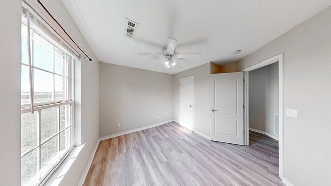 Building Photo - 5005 David Dr