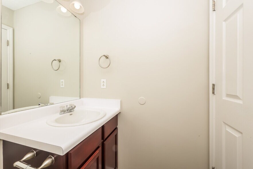 Building Photo - 2722 Apostle Ln
