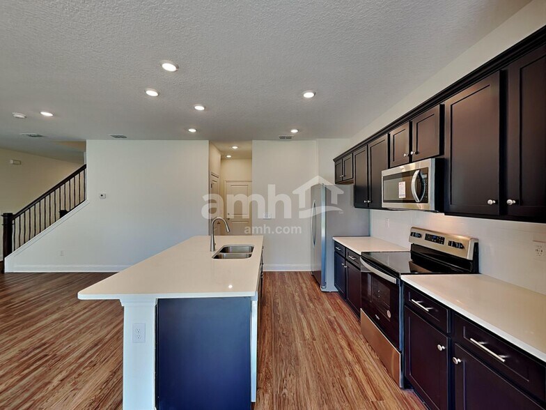 Building Photo - 157 Onate Cir