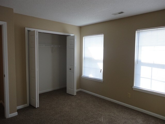 Building Photo - 743 Millbrook Dr