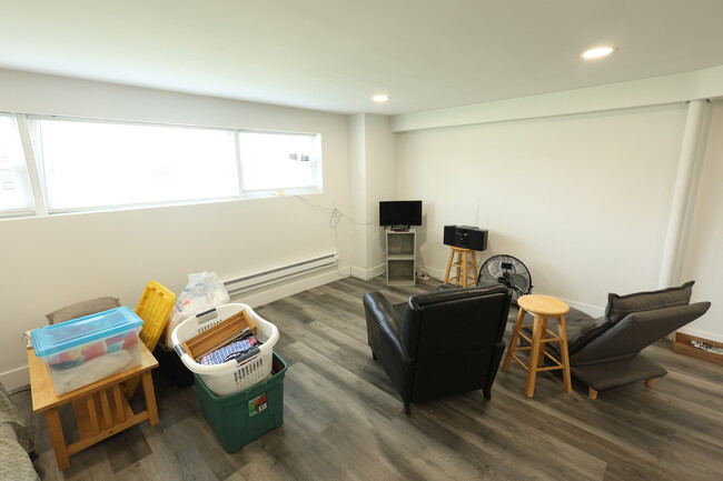 Building Photo - 5501 N Mango Ave