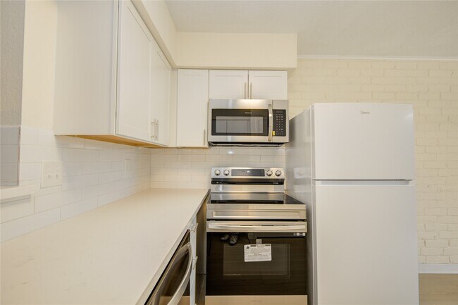 Building Photo - 12803 High Star Dr