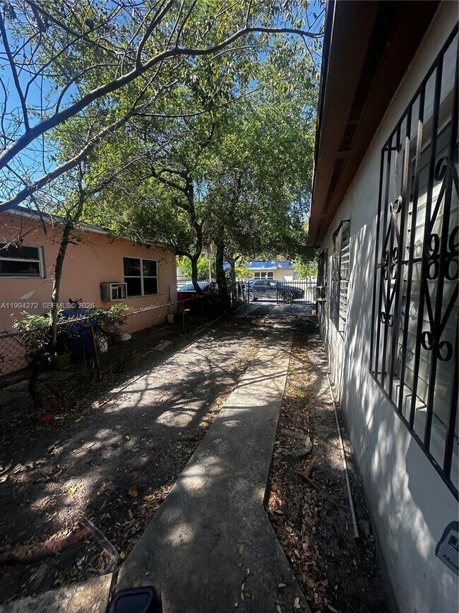 Building Photo - 112 NE 63rd St