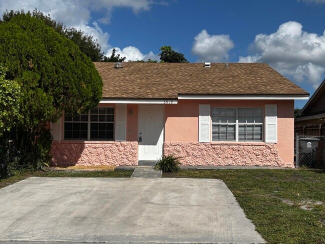 Primary Photo - 3919 Wilshire St