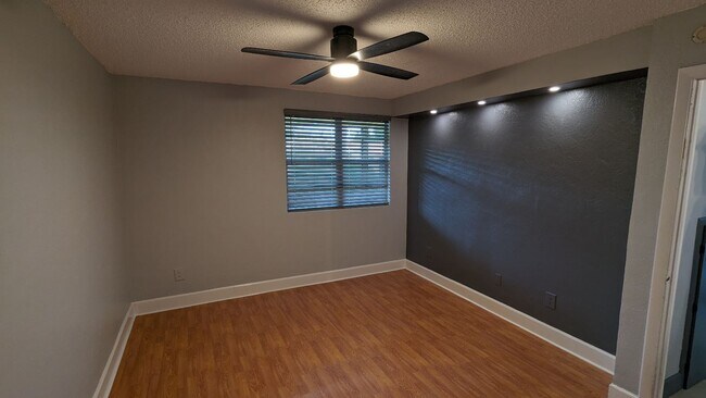 Building Photo - 1253 SW 46th Ave