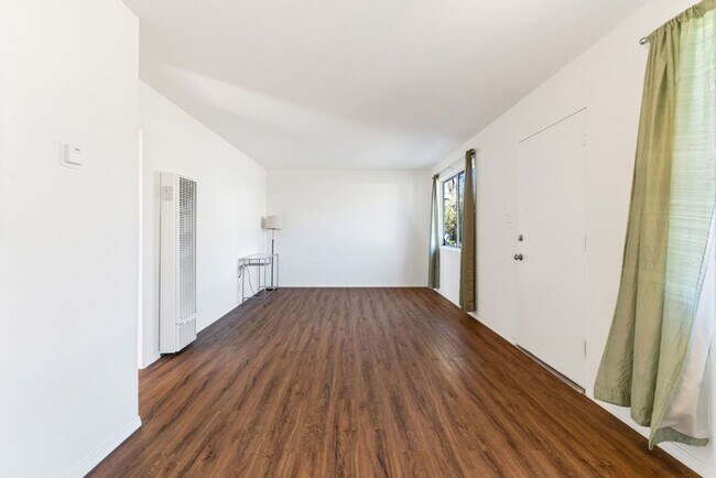 Building Photo - San Diego Modern 2-Bed/1-Bath Home with Laundry, Yard, and More Await!