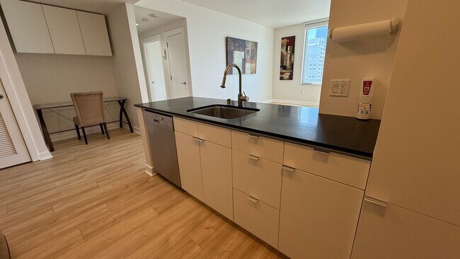 Building Photo - EPIC REA - Watermark-Fabulous Penthouse-Vi...