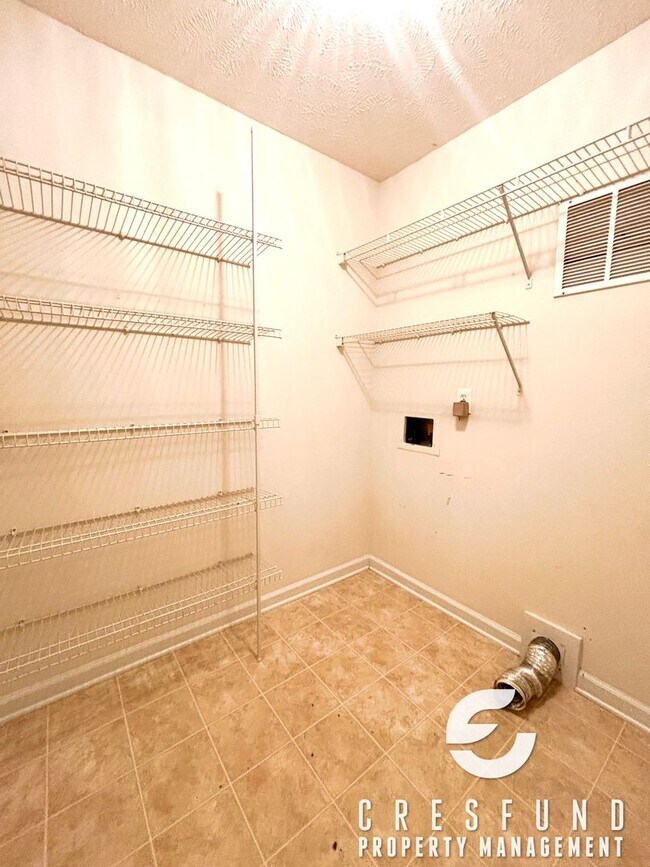 Building Photo - 1711 Renwick Dr