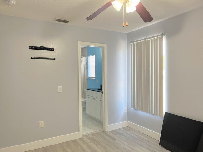 Building Photo - 212 Purslane Pass