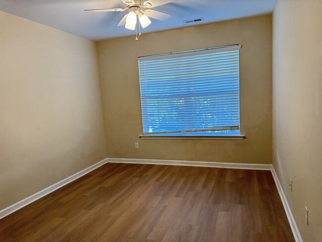 Building Photo - 1206 Maroon Dr